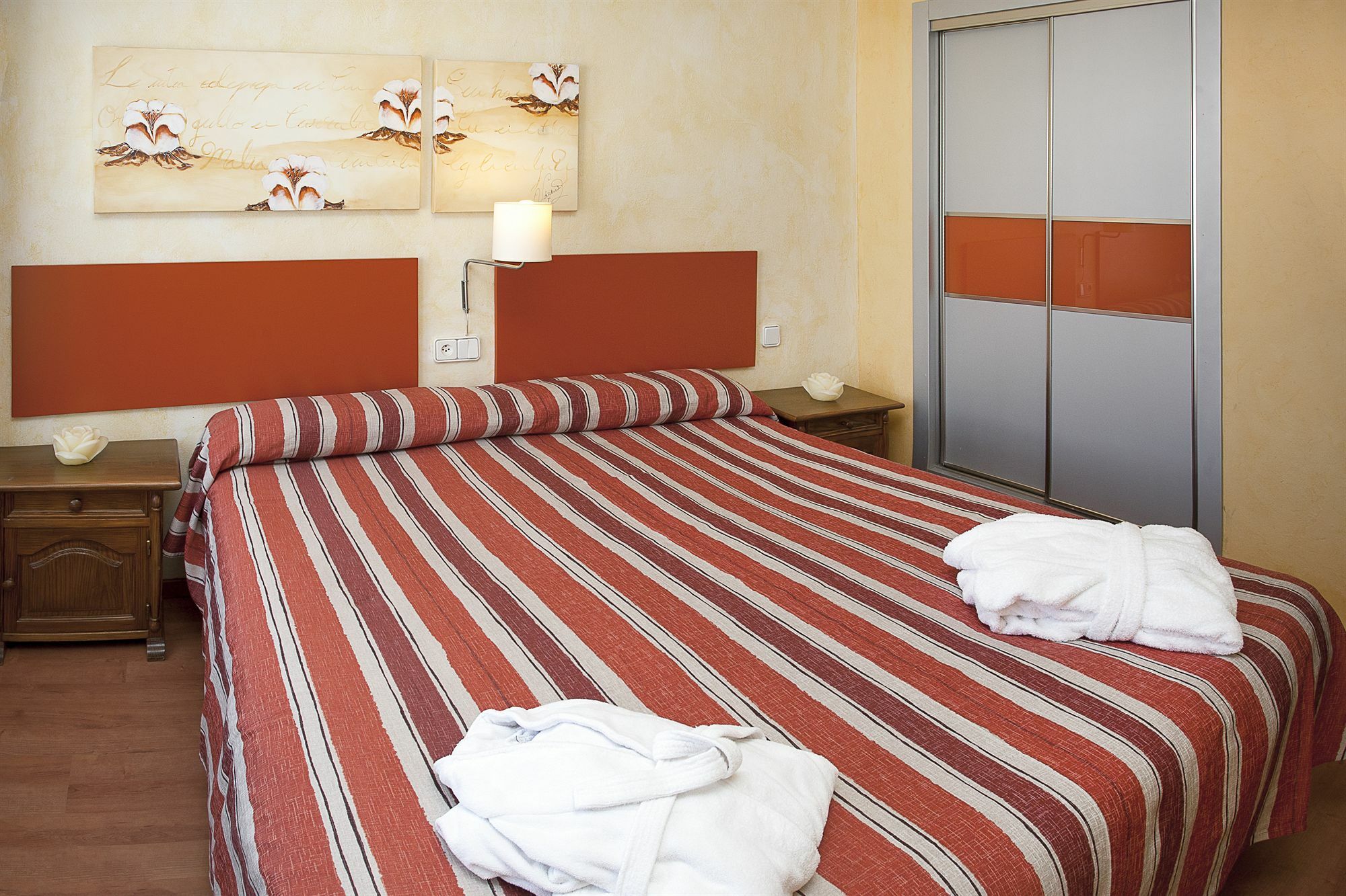 Apartamentos Parot Quality 산타 에우랄리아 데 리오 외부 사진
